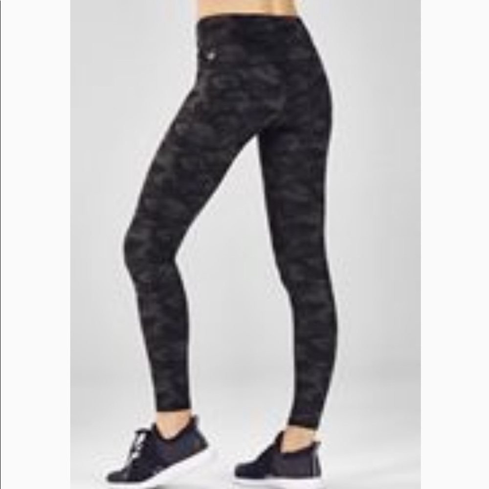 Fabletics Mid-Rise Printed Heathered Leggings. Size Medium.